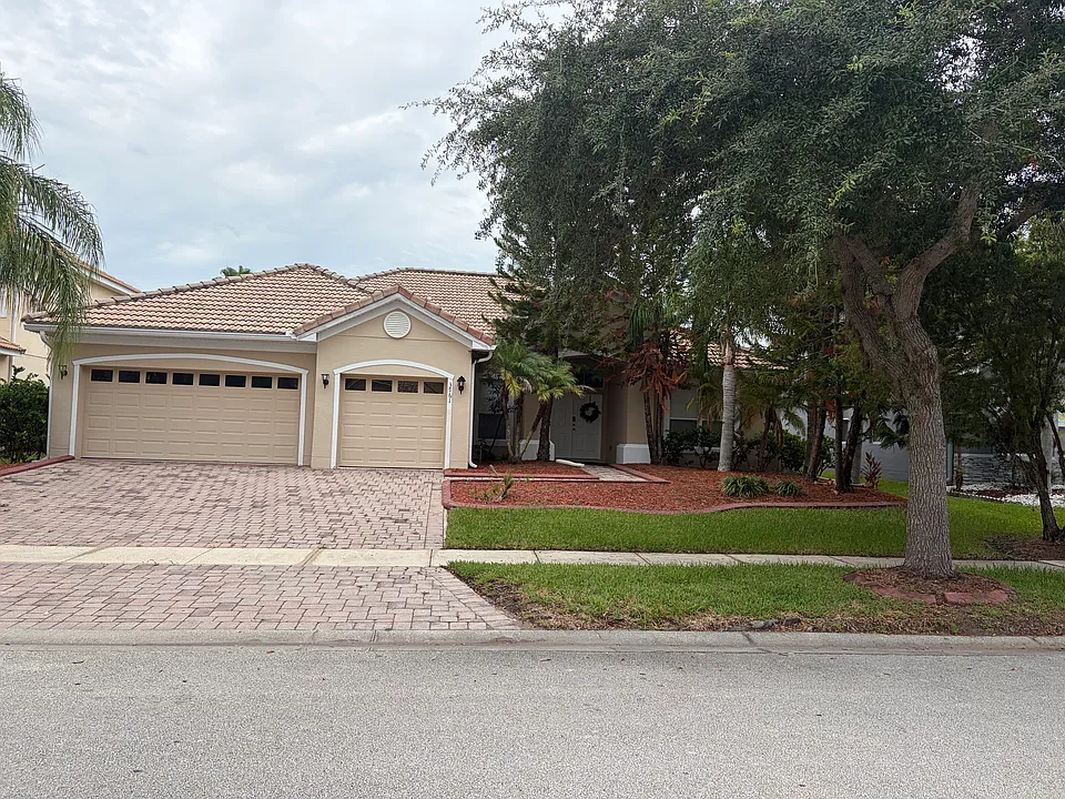3761 Eagle Isle Cir