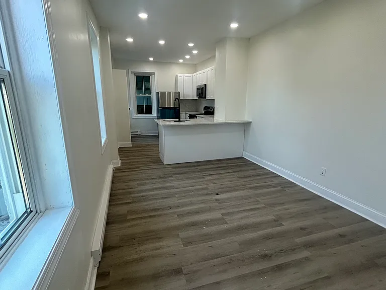 1207 W Norwegian St — Photo 6