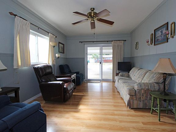 2nd image of 809 Newport Dr