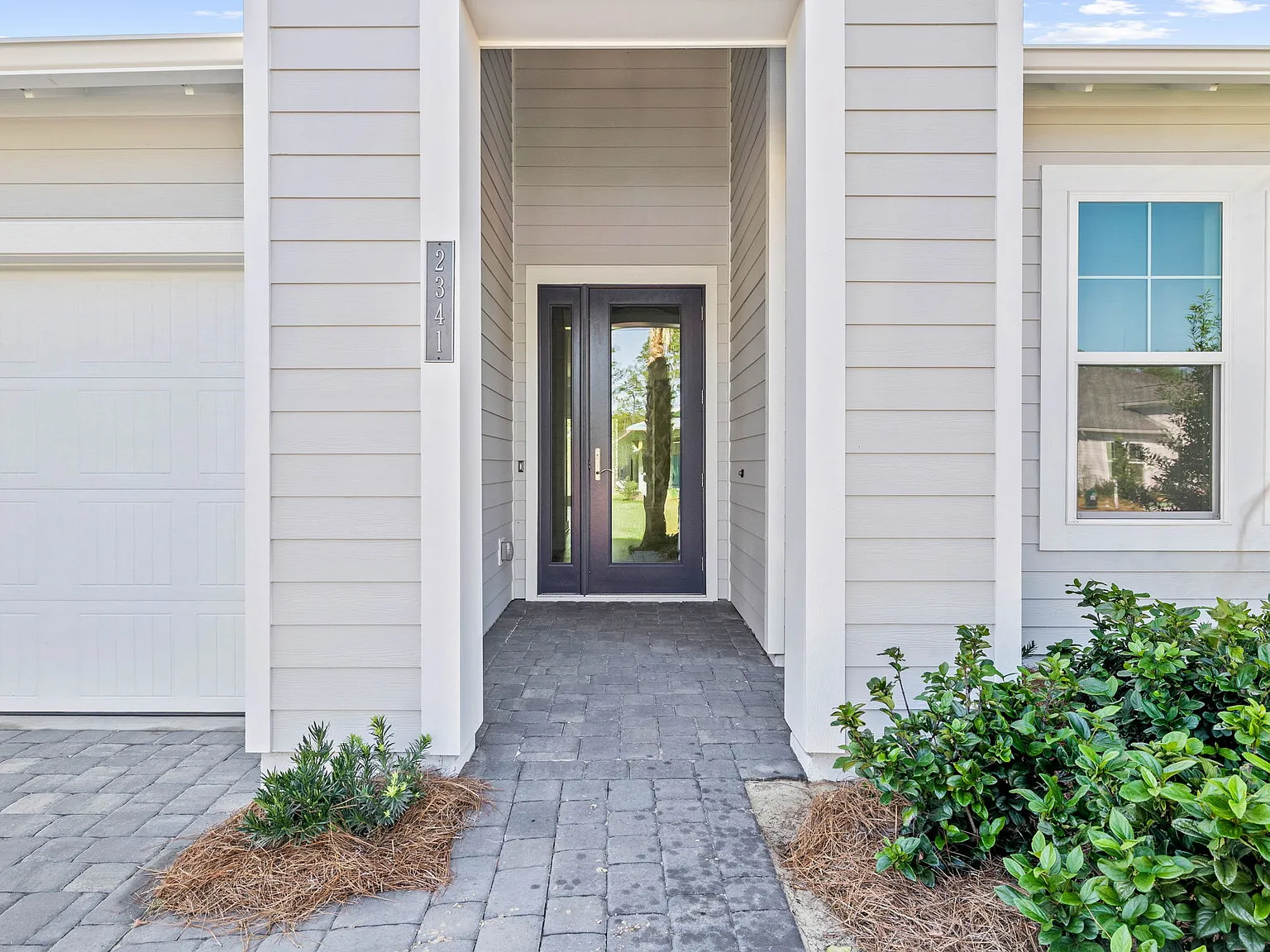 4 bed, 2400 sqft, $5,800 — Photo 4
