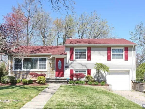 216 Adams Ave, River Edge, NJ 07661