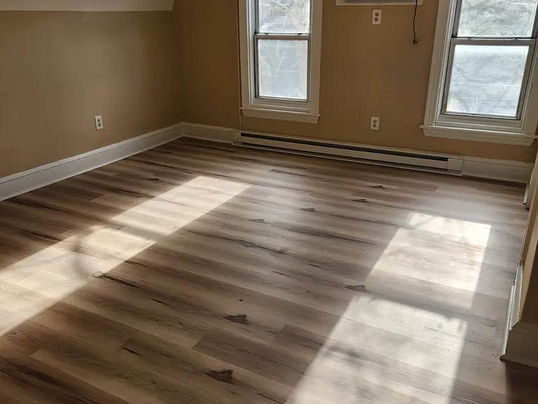 437 E 1st St #3 — Photo 3