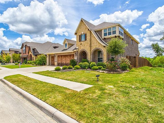 2nd image of 400 Sagebrush Dr