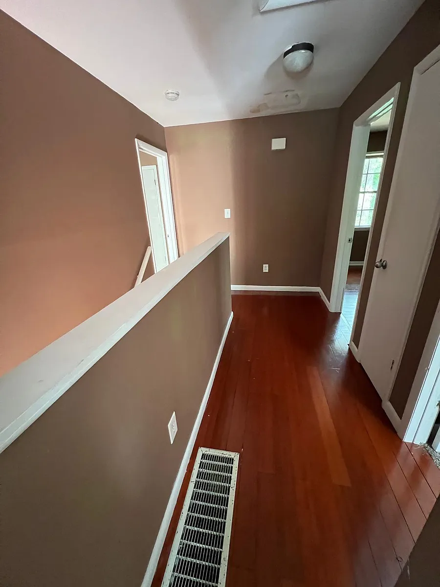Hallway leading to bedrooms 2nd and 3rd for children and guest on the right side. - 5210 Paramont Dr