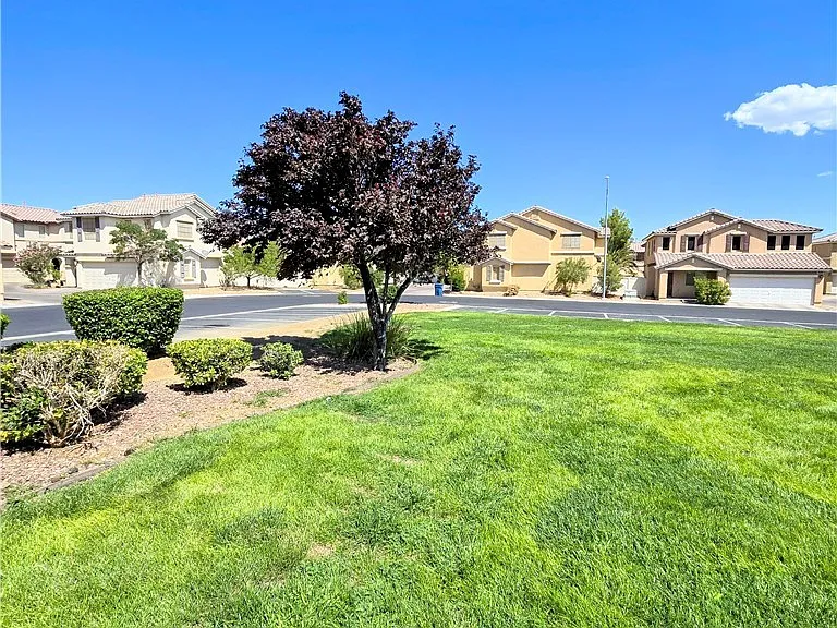 7858 Warwickshire Way — Photo 31