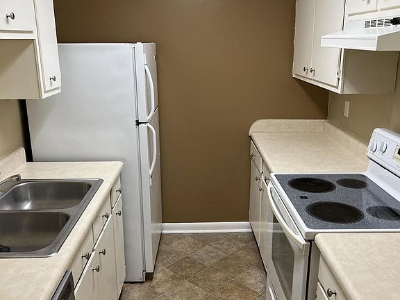 4th image of 3570 Sable Palm Ln Unit B
