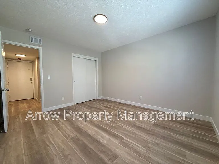 2206 K St #18 — Photo 9