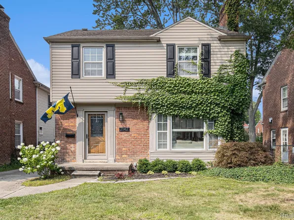 2142 Lennon St, Grosse Pointe Woods, MI 48236