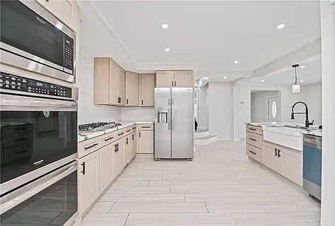 2944 Lake Ave — Photo 2