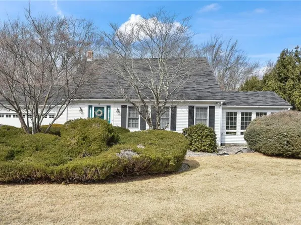 8 Christopher Dr, Johnston, RI 02919