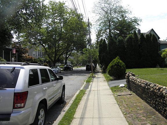 2nd image of 76 Bentley St