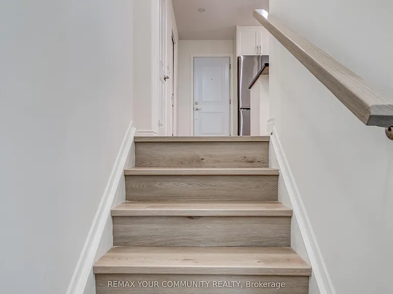 18 Ironshield Cres — Photo 4