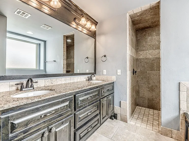 13609 Gentry Dr — Photo 15