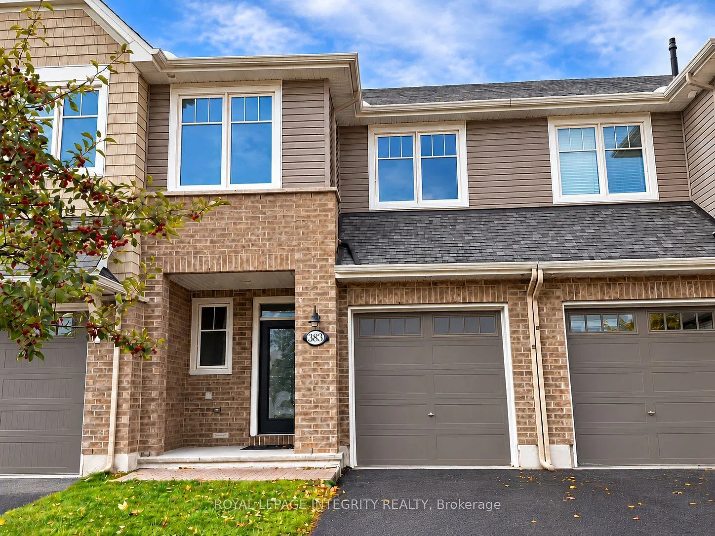 3 bed, $2,700 — Photo 2