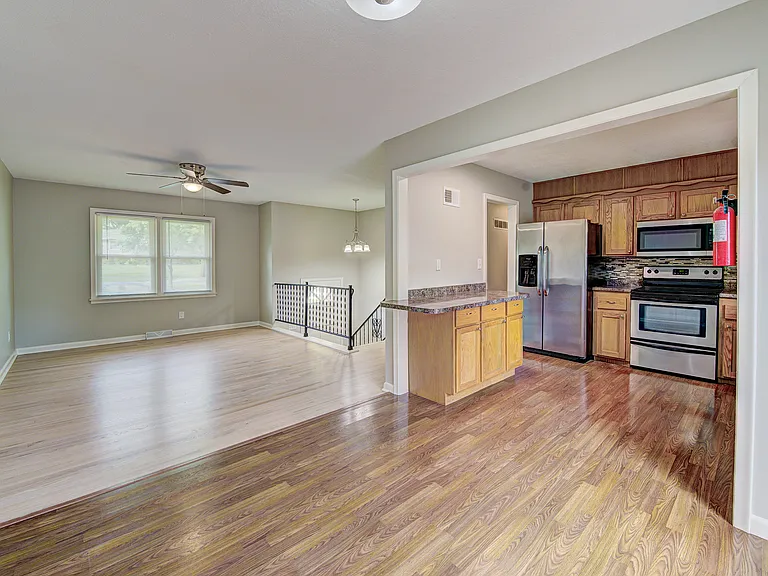 6910 NW Belvidere Pkwy — Photo 4