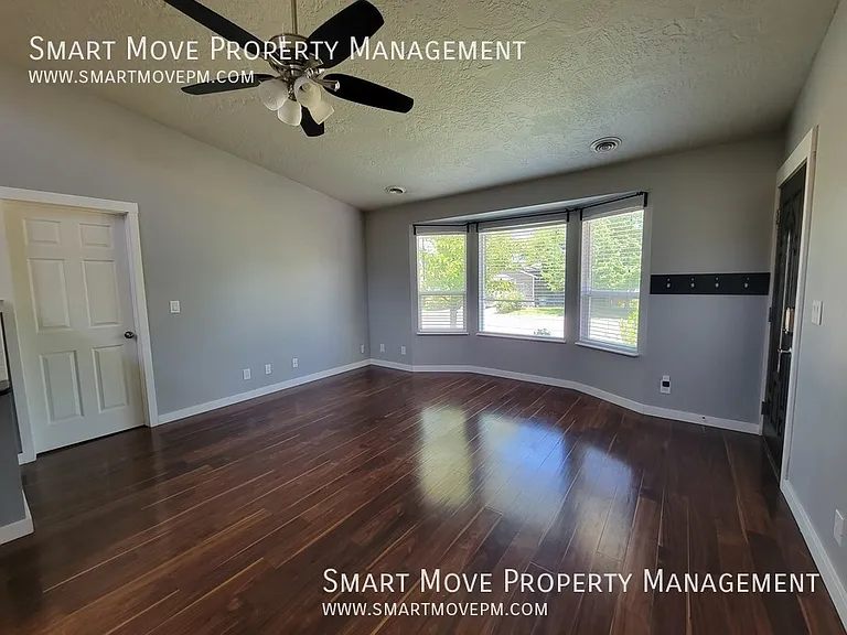 2705 E Mendota Dr — Photo 4