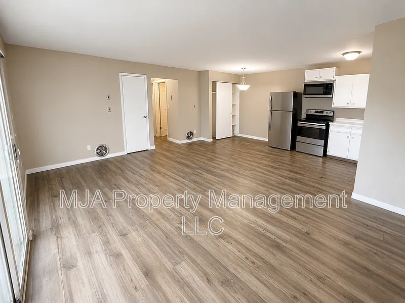 2 bed, 1.0 bath, 965 sqft, $1,125 — Photo 4
