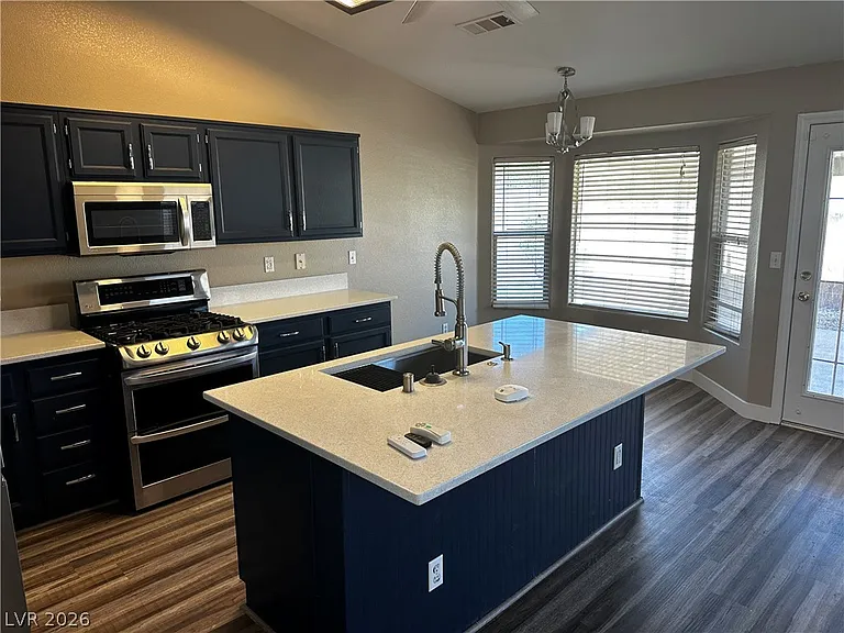 2229 Maple Shade St — Photo 4