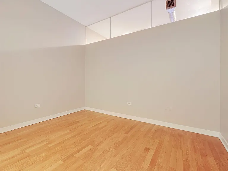 720 N Larrabee St #1706 — Photo 8