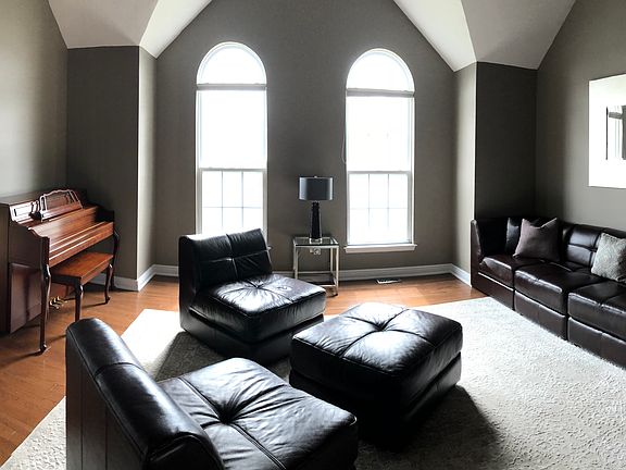 Living Room-Vaulted Ceiling