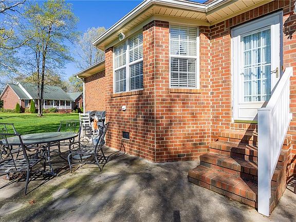 5th image of 161 Cedar Crest Ct