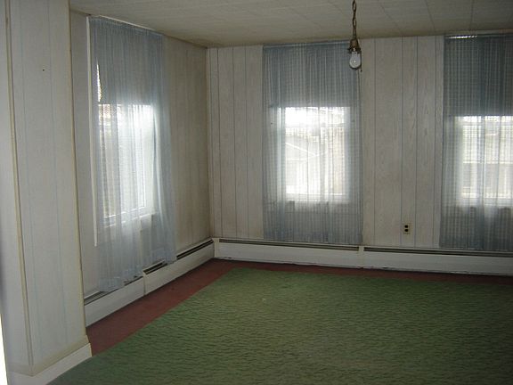 2nd image of 104 N Market St