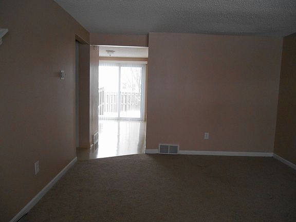 4th image of 129 Creekside Dr