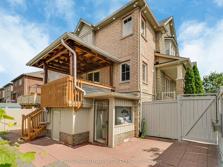 4 Overhold Cres — Photo 48