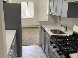 700 Fulton St APT N2, Farmingdale, NY 11735