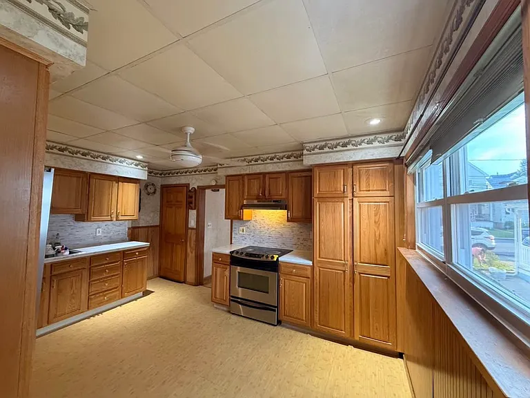 1124 W Elm St — Photo 14