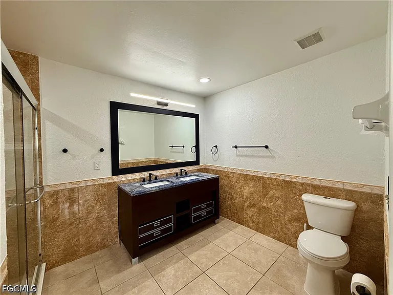 2209 NE 9th Ave — Photo 26