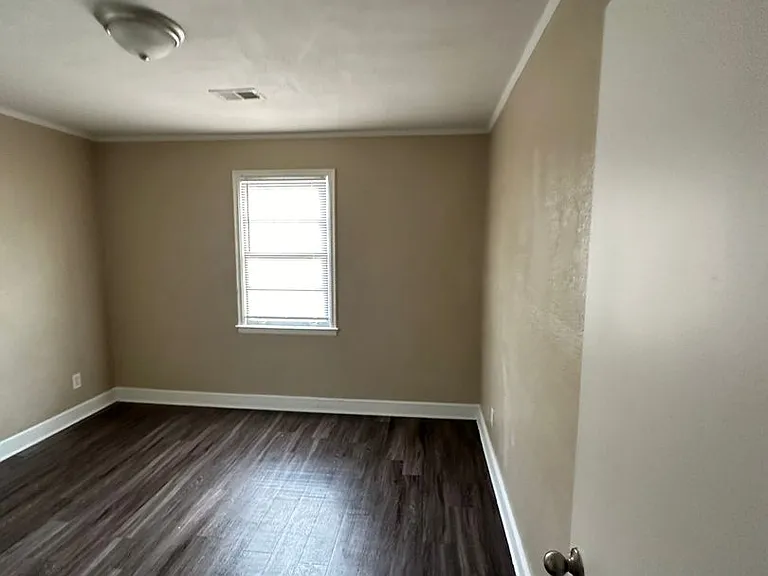 2045 Lamar Ave — Photo 11