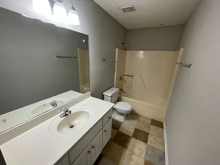 2165 S Milledge Ave #E5 — Photo 11