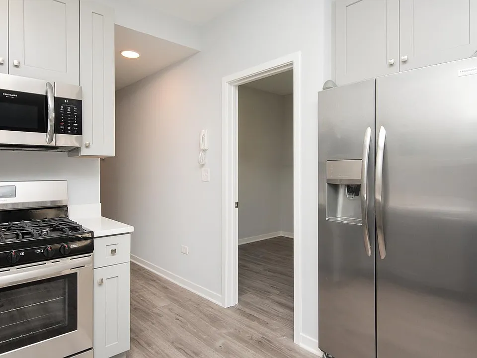 1813 W Cermak Rd #1
