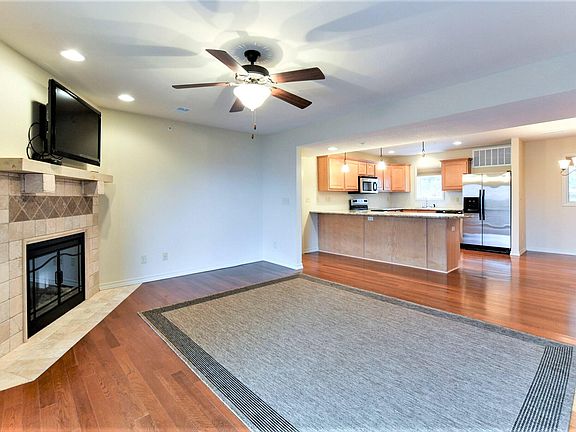 3rd image of 278 Sunset Cv Unit 204