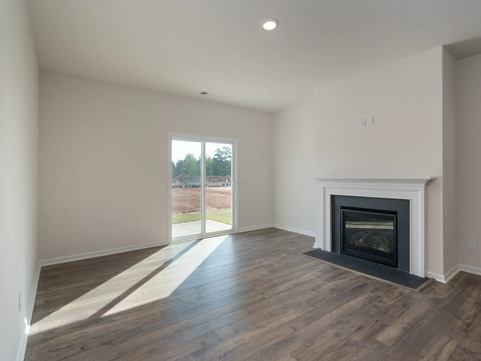 5 bed, 2368 sqft, $2,650 — Photo 4