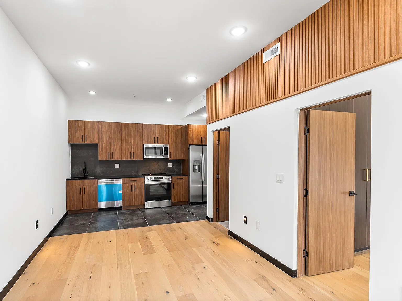 1 bed, 600 sqft, $2,400 — Photo 3