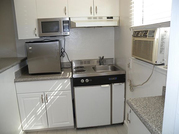 5th image of 760 Lillian Way APT 7