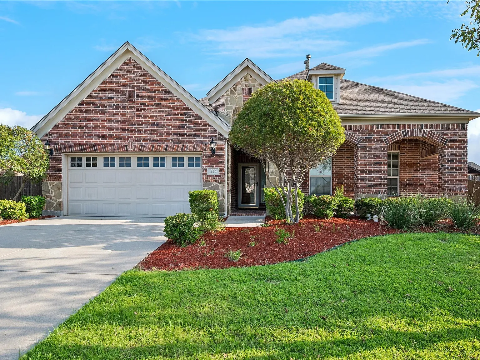 4 bed, 3.5 bath, 2975 sqft, $3,300 — Photo 1
