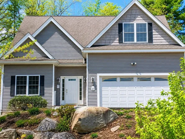 30 Steinbeck St, Tyngsboro, MA 01879