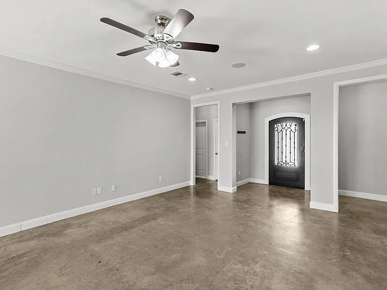 2806 Gordon Ave — Photo 4