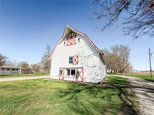 1504 E Main St, Casey, IL 62420