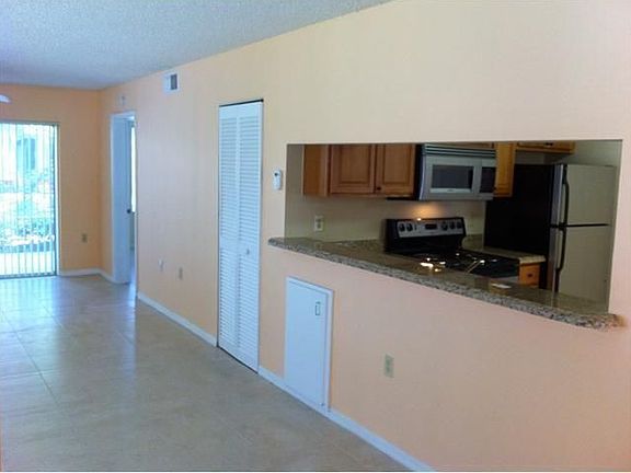 4th image of 17101 Glenmoor Dr