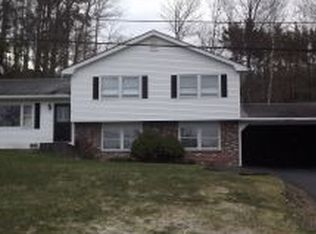 17 Tenley Dr, West Lebanon, NH 03784