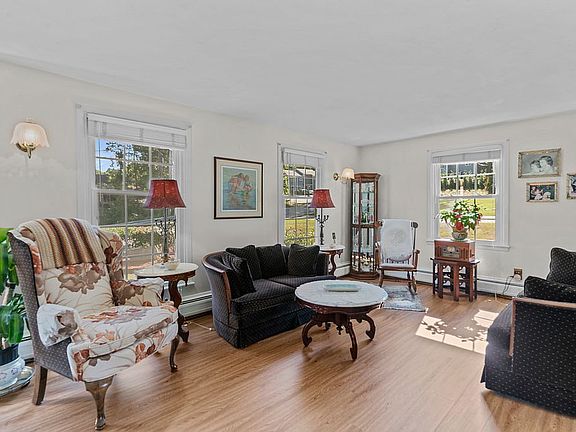 2nd image of 334 New London Ave