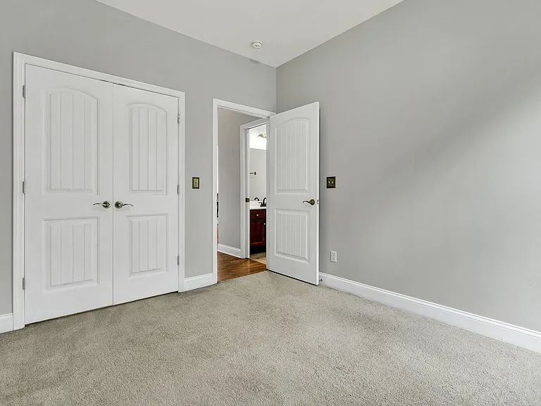 955 Dodie Dr — Photo 32