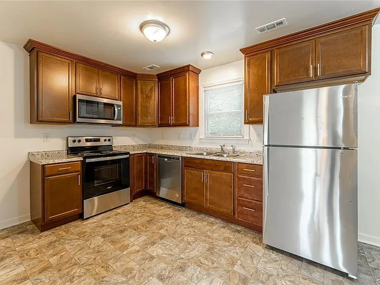 5104 Lochaven Ave — Photo 4
