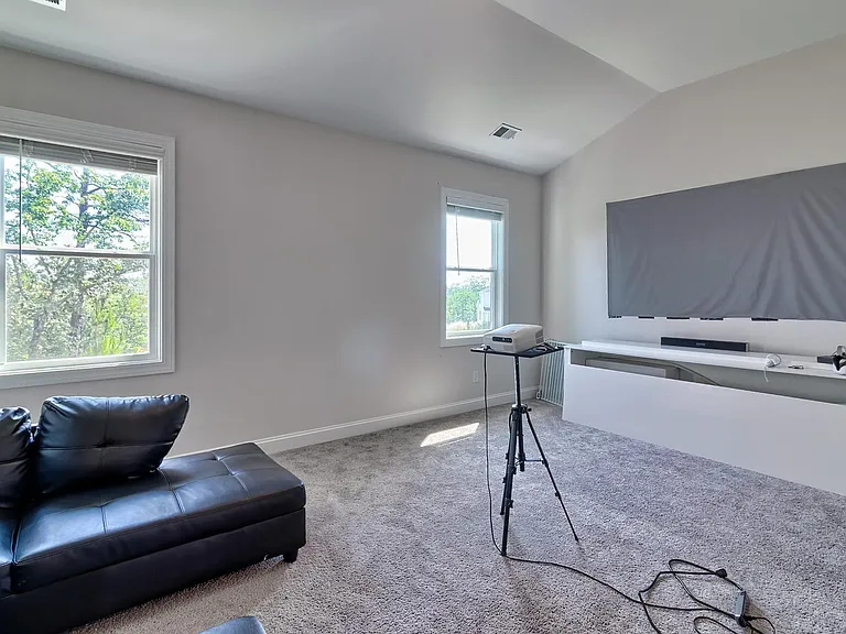 558 Mahonia Rd — Photo 30