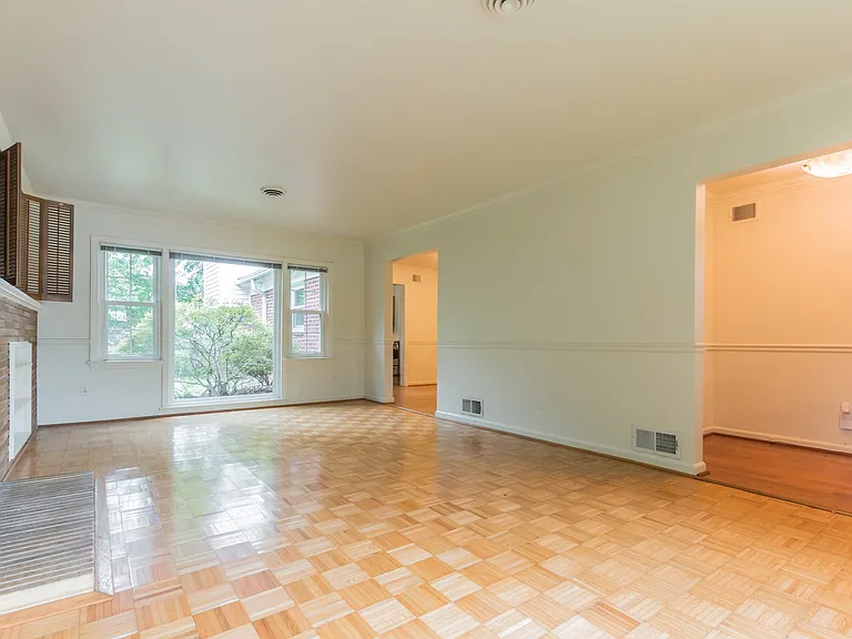 9702 Bellevue Dr — Photo 4