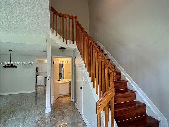 3rd image of 549 Racquet Club Rd APT 32